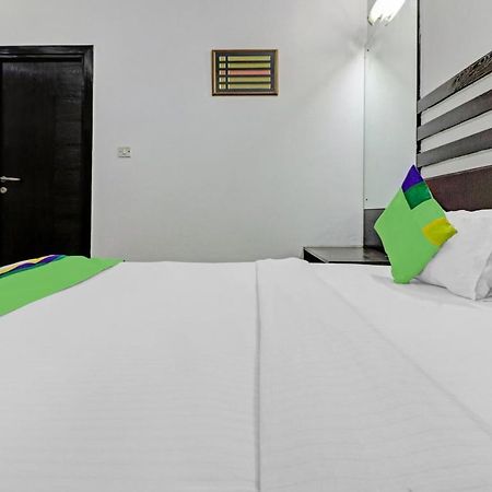 Treebo Trend Exotica Opp Sector 62 Hotel Газиабад Екстериор снимка