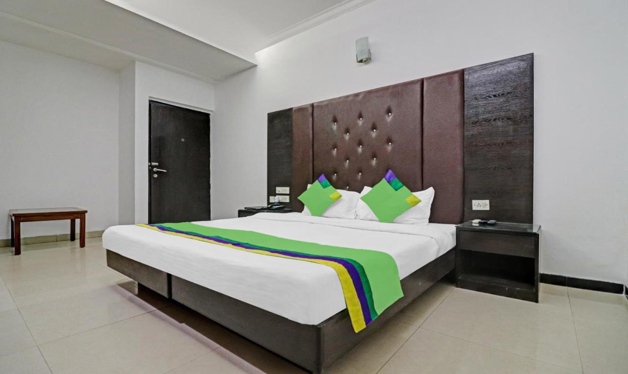 Treebo Trend Exotica Opp Sector 62 Hotel Газиабад Екстериор снимка