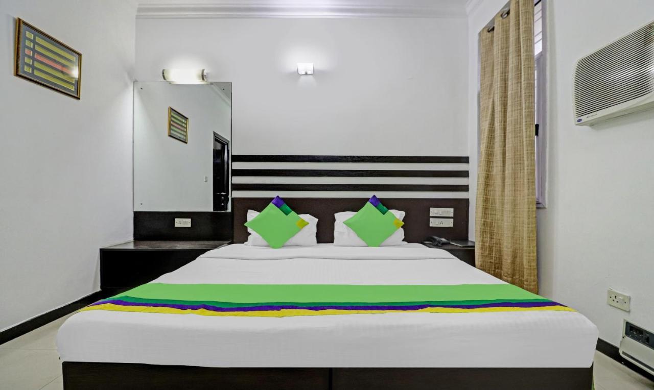 Treebo Trend Exotica Opp Sector 62 Hotel Газиабад Екстериор снимка
