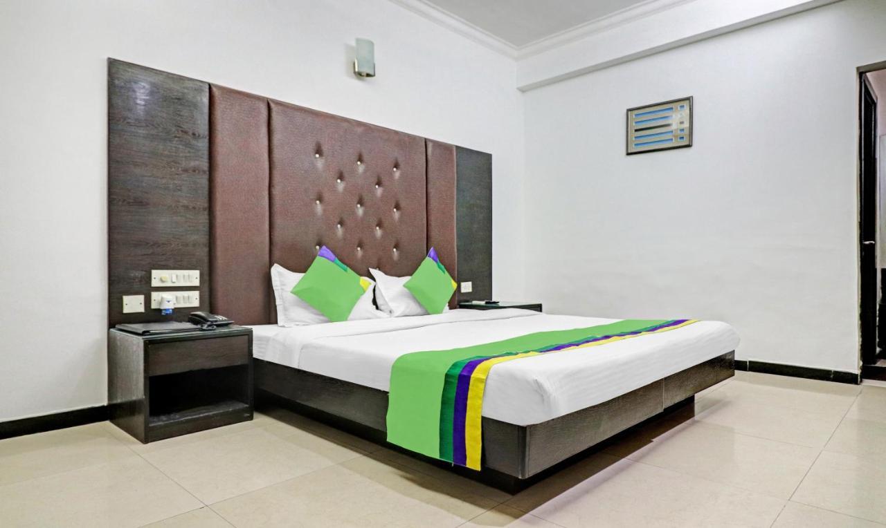 Treebo Trend Exotica Opp Sector 62 Hotel Газиабад Екстериор снимка